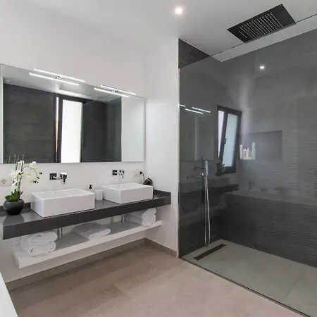 Luxury With Maid Service Private Gym Cinema Heated Pool Вилла Адехе