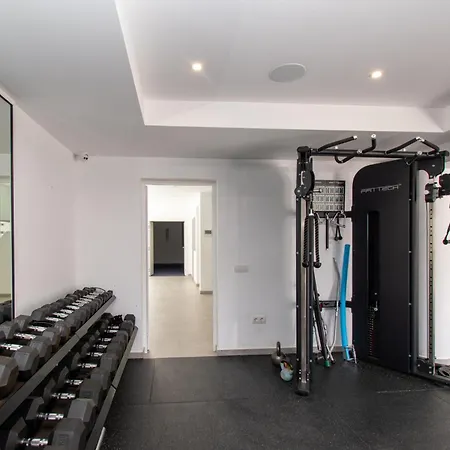 Villa Luxury With Maid Service Private Gym Cinema Heated Pool