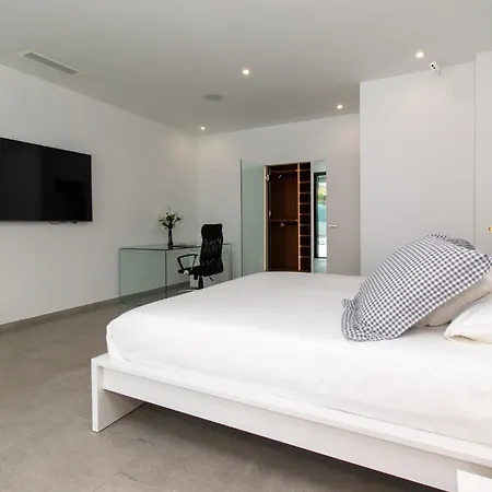 Villa Luxury With Maid Service Private Gym Cinema Heated Pool